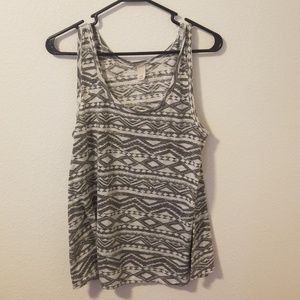 Gray and Whiyw pattern Tank Top